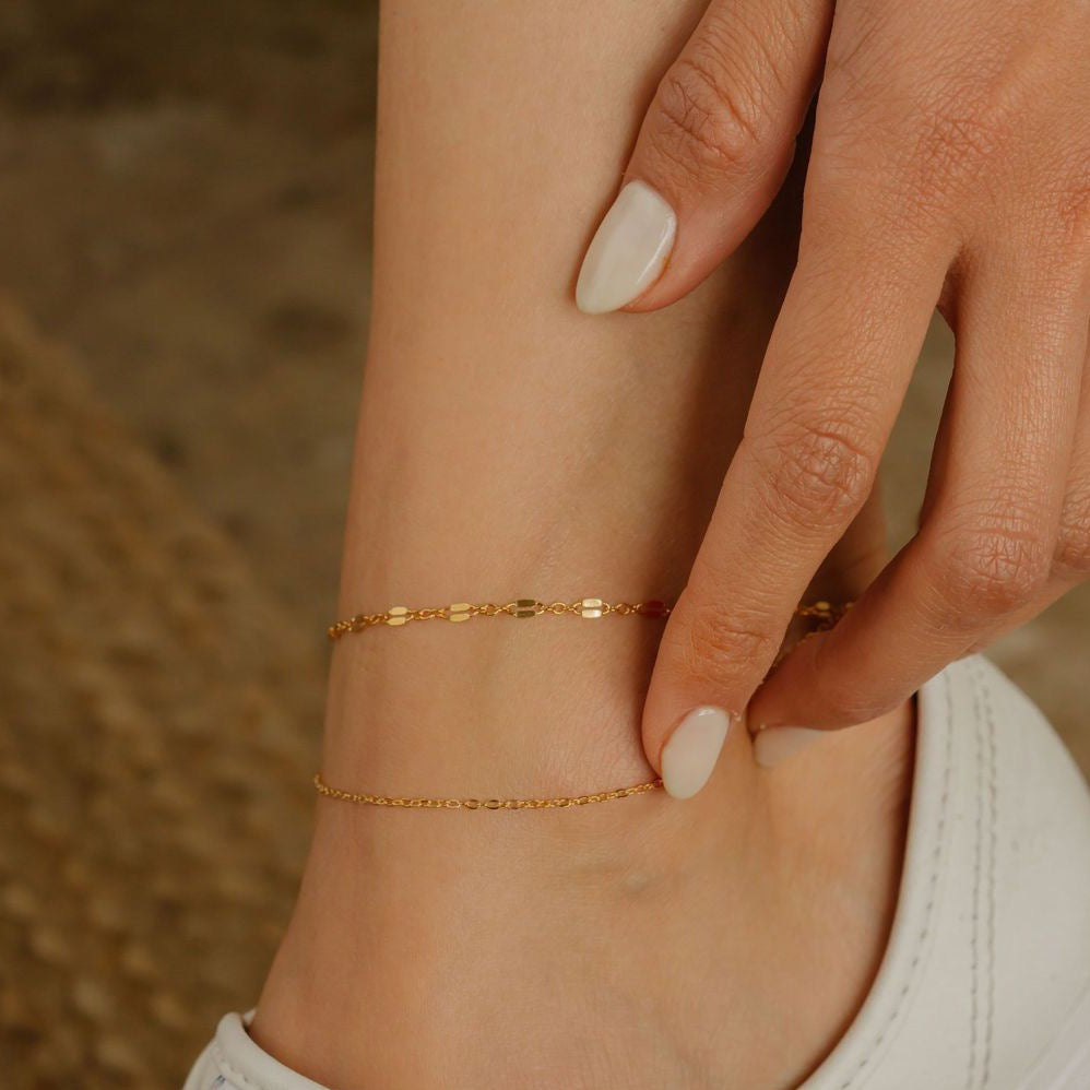 one anklet with two chain for an easy layered look